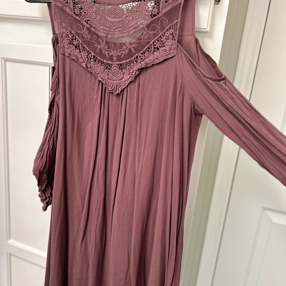 AUW Plum Lace Cold Shoulder Dress